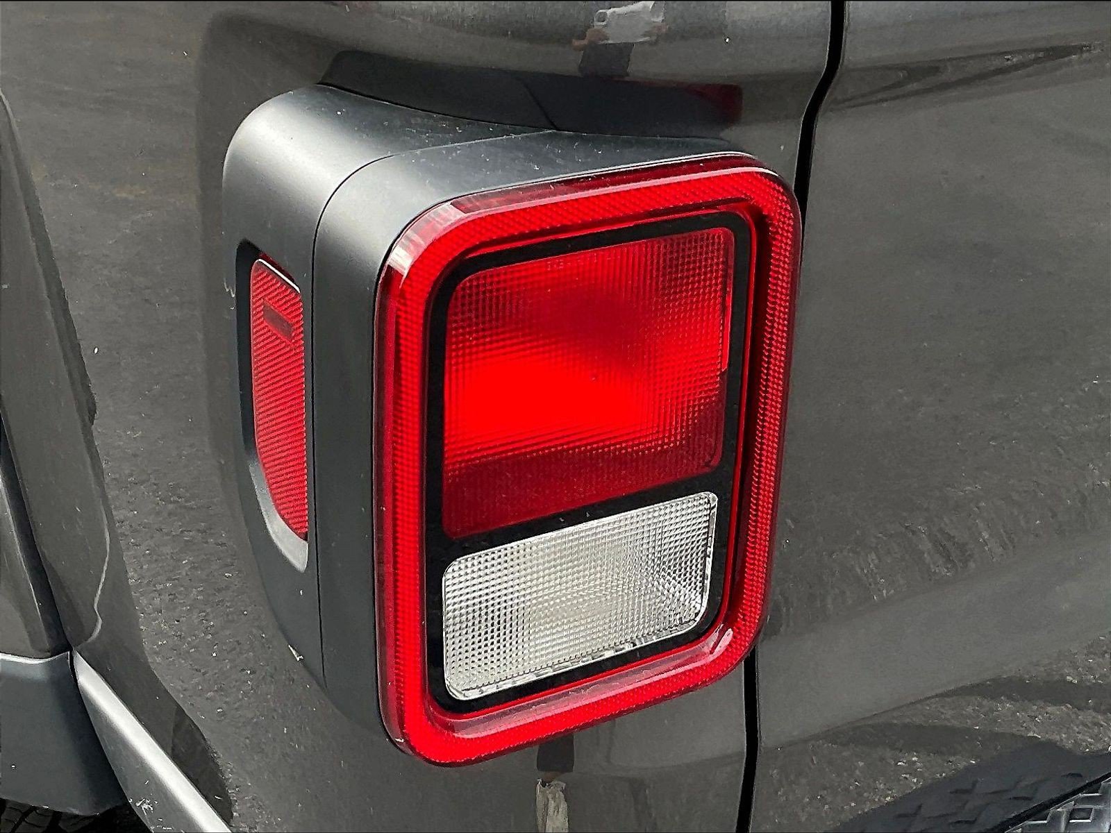 Used 2025 Jeep Gladiator Sport AWD/4WD image 24