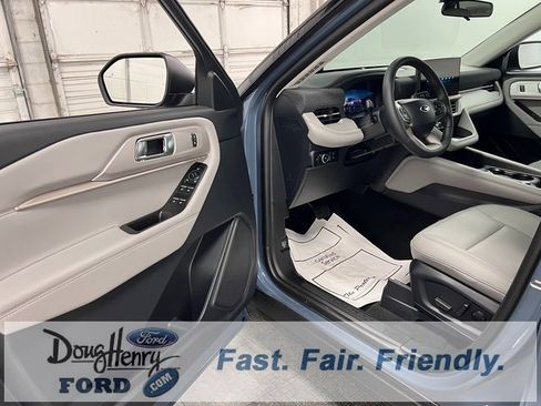 New 2026 Ford Explorer Active w/ Active Comfort Package image 8