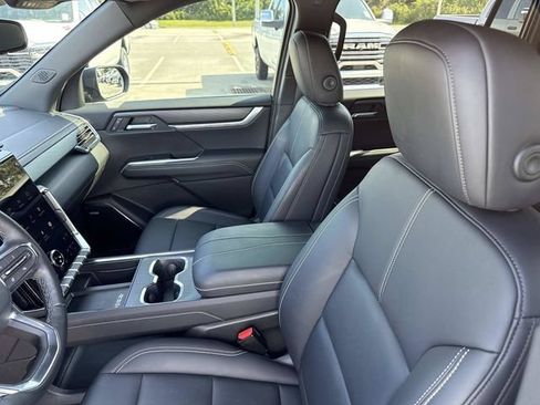 Used 2025 GMC Acadia Elevation w/ Elevation Premium Package FWD image 21
