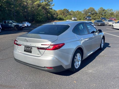 Used 2025 Toyota Camry LE image 17