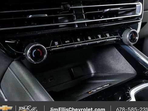 Certified 2025 Chevrolet Traverse LT FWD image 15