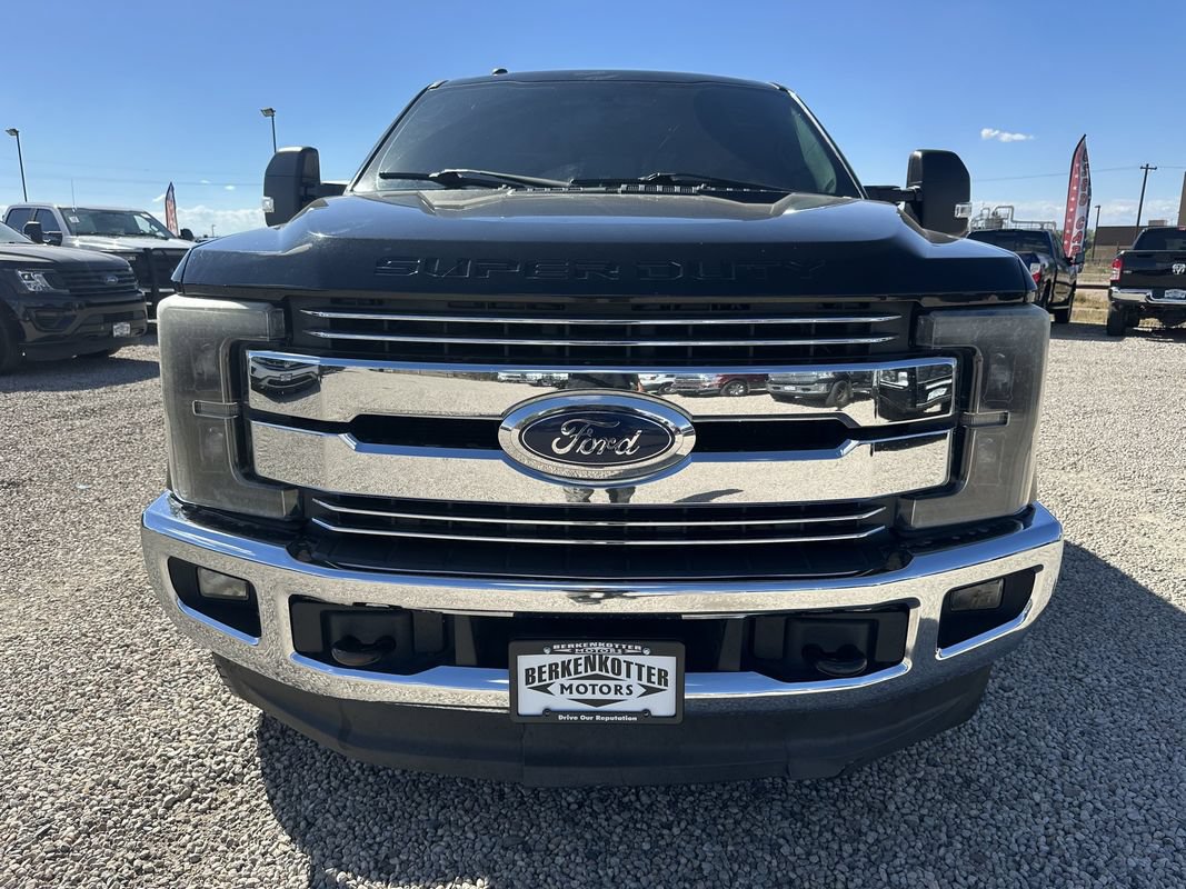 Used 2018 Ford F250 Lariat w/ Lariat Value Package AWD/4WD image 3
