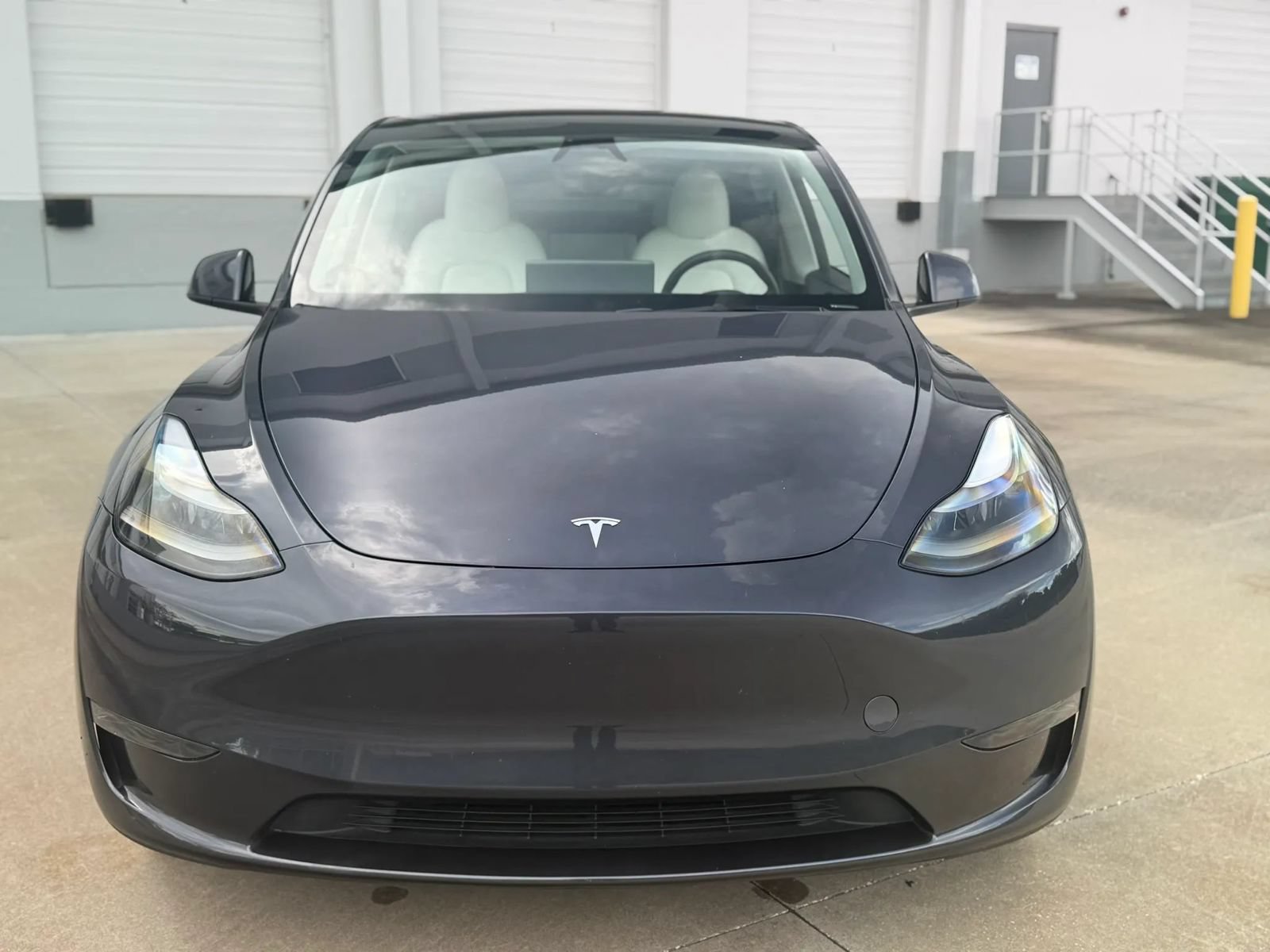 Used 2024 Tesla Model Y Long Range RWD image 3