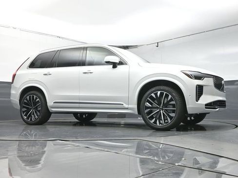 Used 2026 Volvo XC90 B6 Plus w/ Protection Package Premier image 33