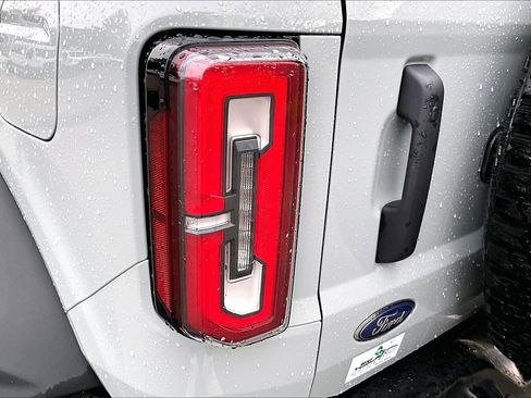 Used 2023 Ford Bronco Wildtrak image 25