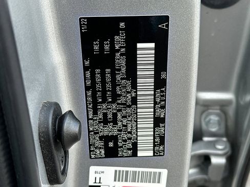 Used 2023 Toyota Highlander L image 28