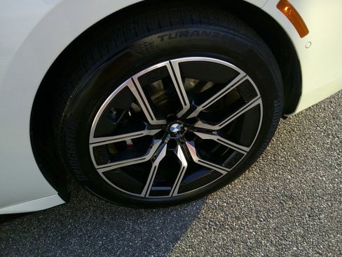 Used 2025 BMW 760i xDrive w/ Executive Package image 58