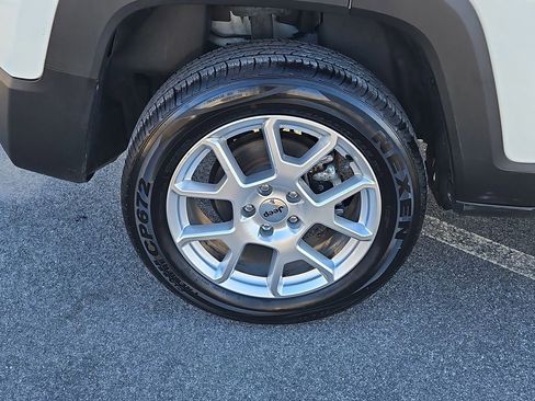 Used 2022 Jeep Renegade Latitude w/ Convenience Group image 9