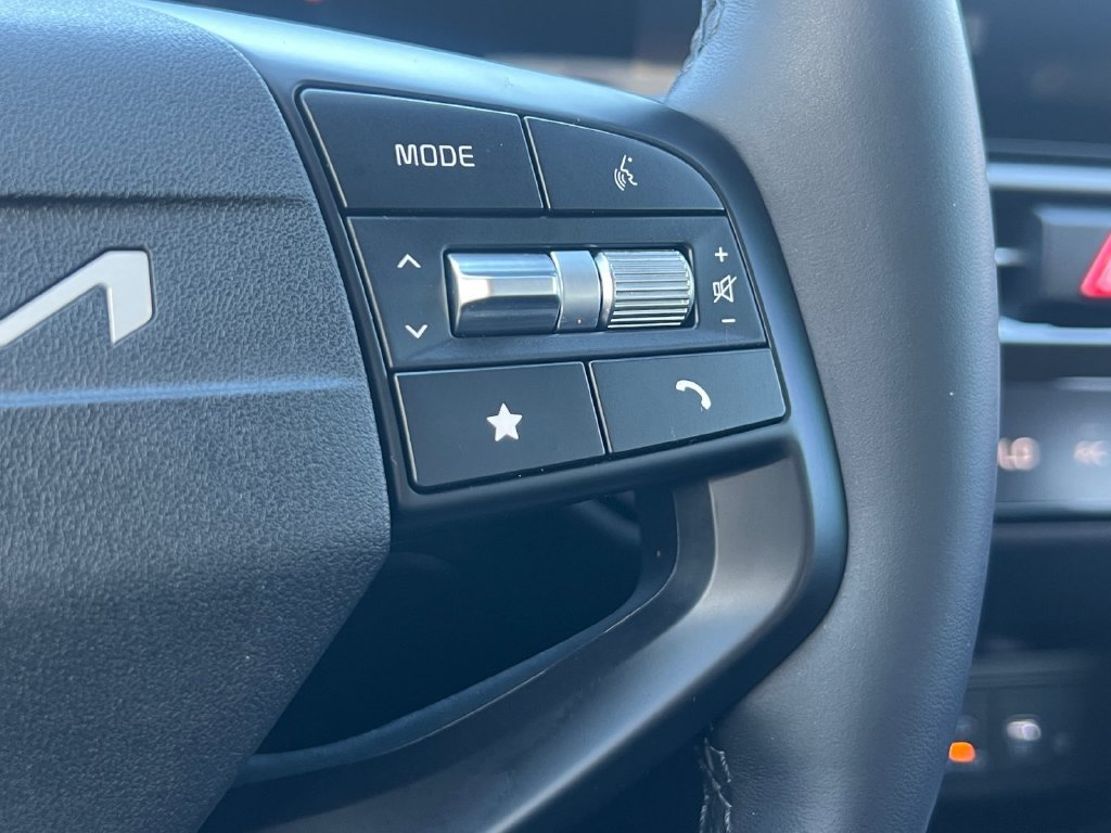 Used 2026 Kia Sportage EX FWD image 12