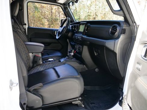 Used 2021 Jeep Wrangler Unlimited Sahara image 43