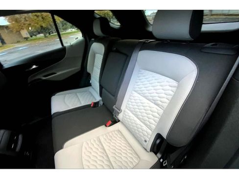 Used 2021 Chevrolet Equinox LT image 26