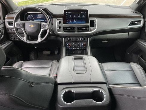 Used 2023 Chevrolet Suburban Premier image 10