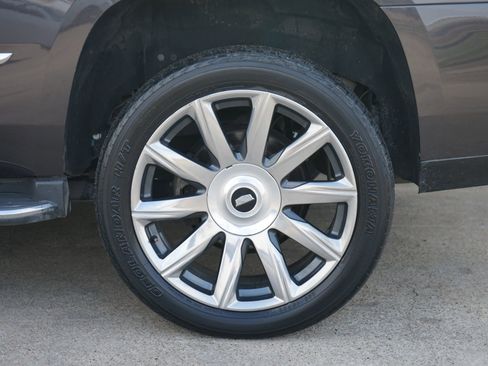 Used 2016 Cadillac Escalade Luxury image 14