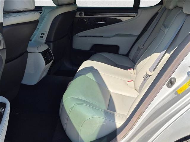 Used 2015 Lexus LS 460 w/ Comfort Package RWD image 17
