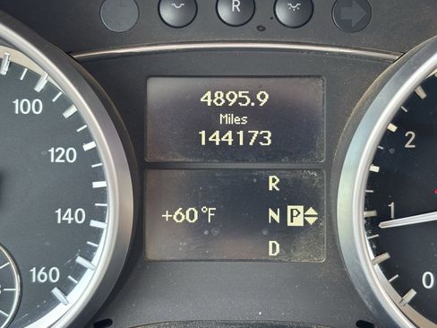 Used 2011 Mercedes-Benz GL 550 4MATIC image 23