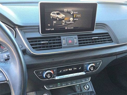 Used 2020 Audi Q5 e Prestige w/ Prestige Package image 27