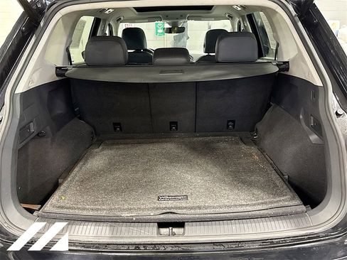 Used 2020 Volkswagen Tiguan SEL w/ Tiguan Two-Row MDO Package image 27