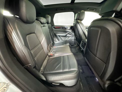 Used 2019 Porsche Cayenne image 32