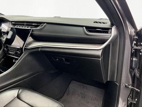 Used 2024 Jeep Grand Cherokee L Limited w/ Luxury Tech Group II image 17