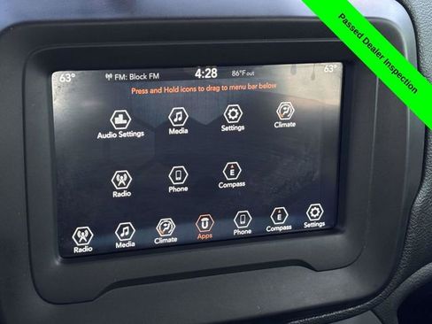 Used 2018 Jeep Renegade Latitude w/ Advanced Technology Group FWD image 17