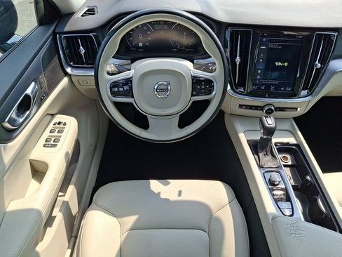 Used 2020 Volvo S60 T6 Momentum AWD/4WD image 11