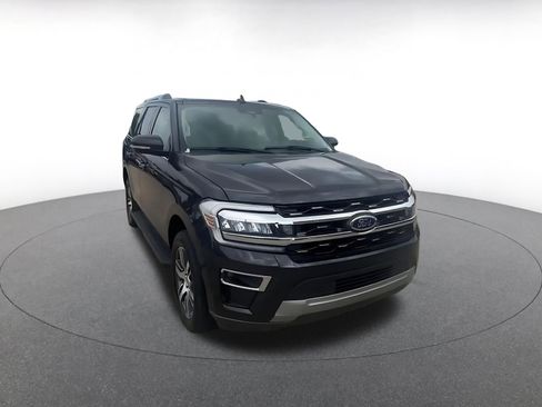 Used 2024 Ford Expedition Limited AWD/4WD image 3