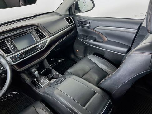 Used 2019 Toyota Highlander Limited image 24