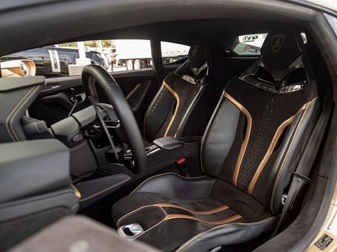 Used 2023 Lamborghini Huracan Tecnica image 12