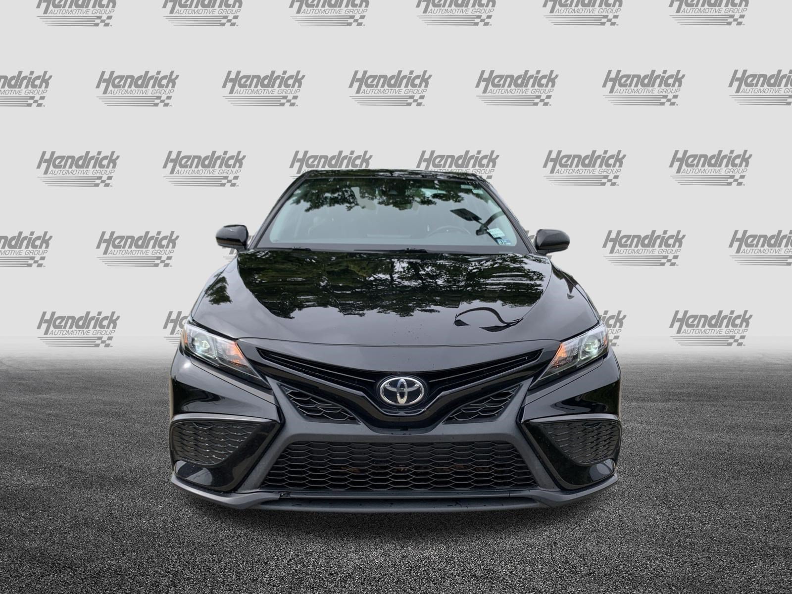 Used 2021 Toyota Camry SE FWD image 3