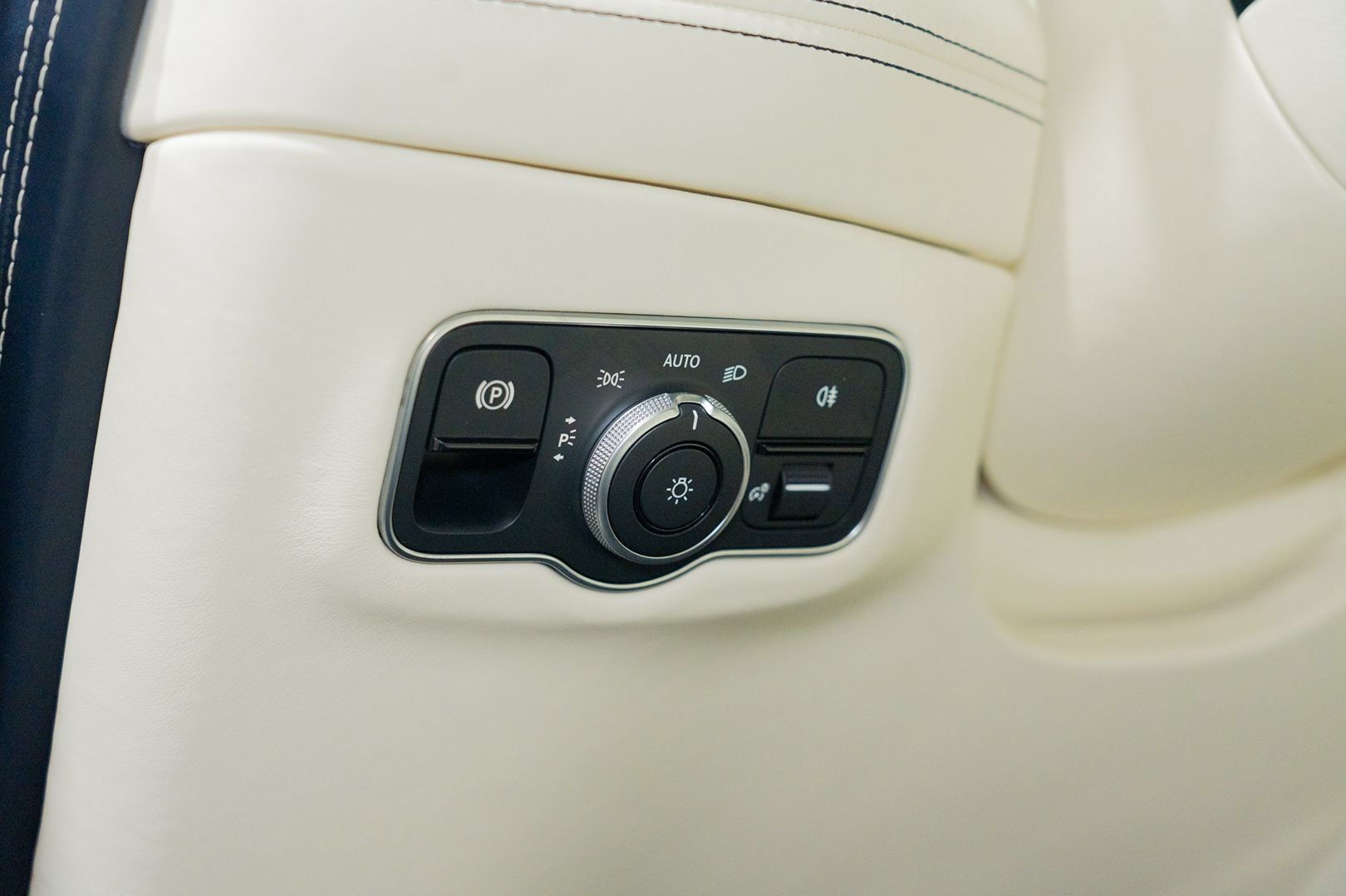 Used 2021 Aston Martin DBX AWD/4WD image 20