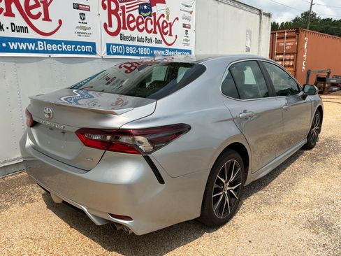 Used 2024 Toyota Camry SE FWD image 3