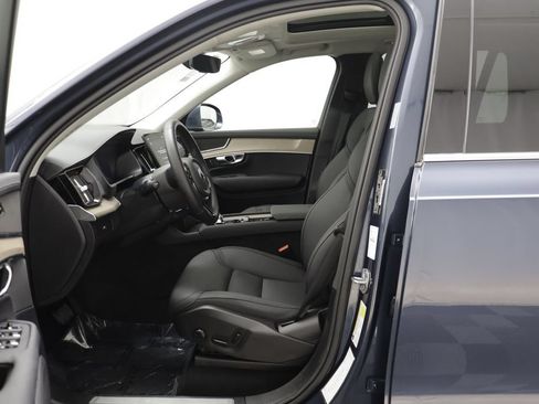Used 2025 Volvo XC90 B5 Plus AWD/4WD image 5
