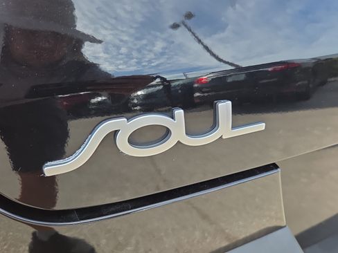 Used 2022 Kia Soul S FWD image 36