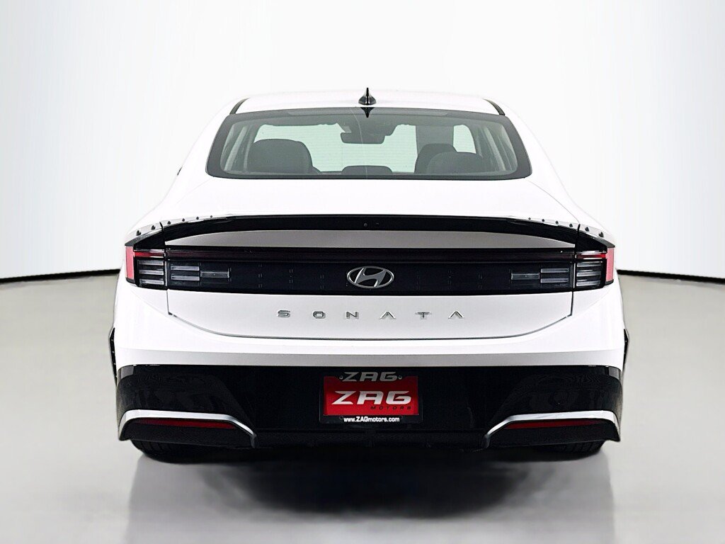 Used 2024 Hyundai Sonata SEL FWD image 4