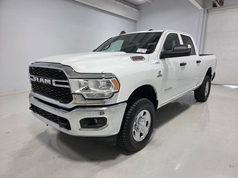 Used 2022 RAM 2500 Tradesman w/ Chrome Appearance Group AWD/4WD image 3