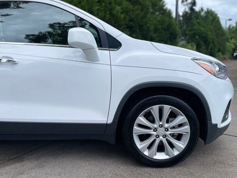 Used 2018 Chevrolet Trax Premier FWD image 2