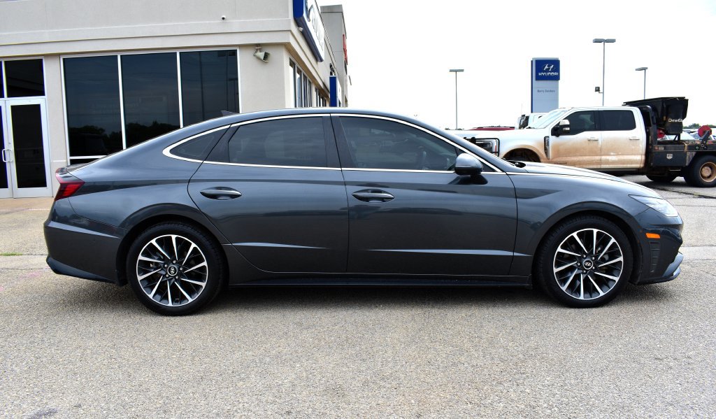 Used 2022 Hyundai Sonata Limited FWD image 2