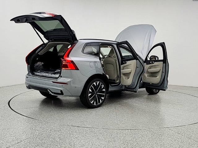New 2026 Volvo XC60 T8 Ultra w/ Protection Package Premier AWD/4WD image 11