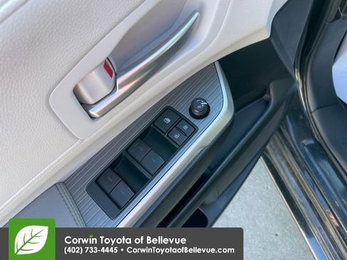 Used 2025 Toyota Sienna XLE image 19