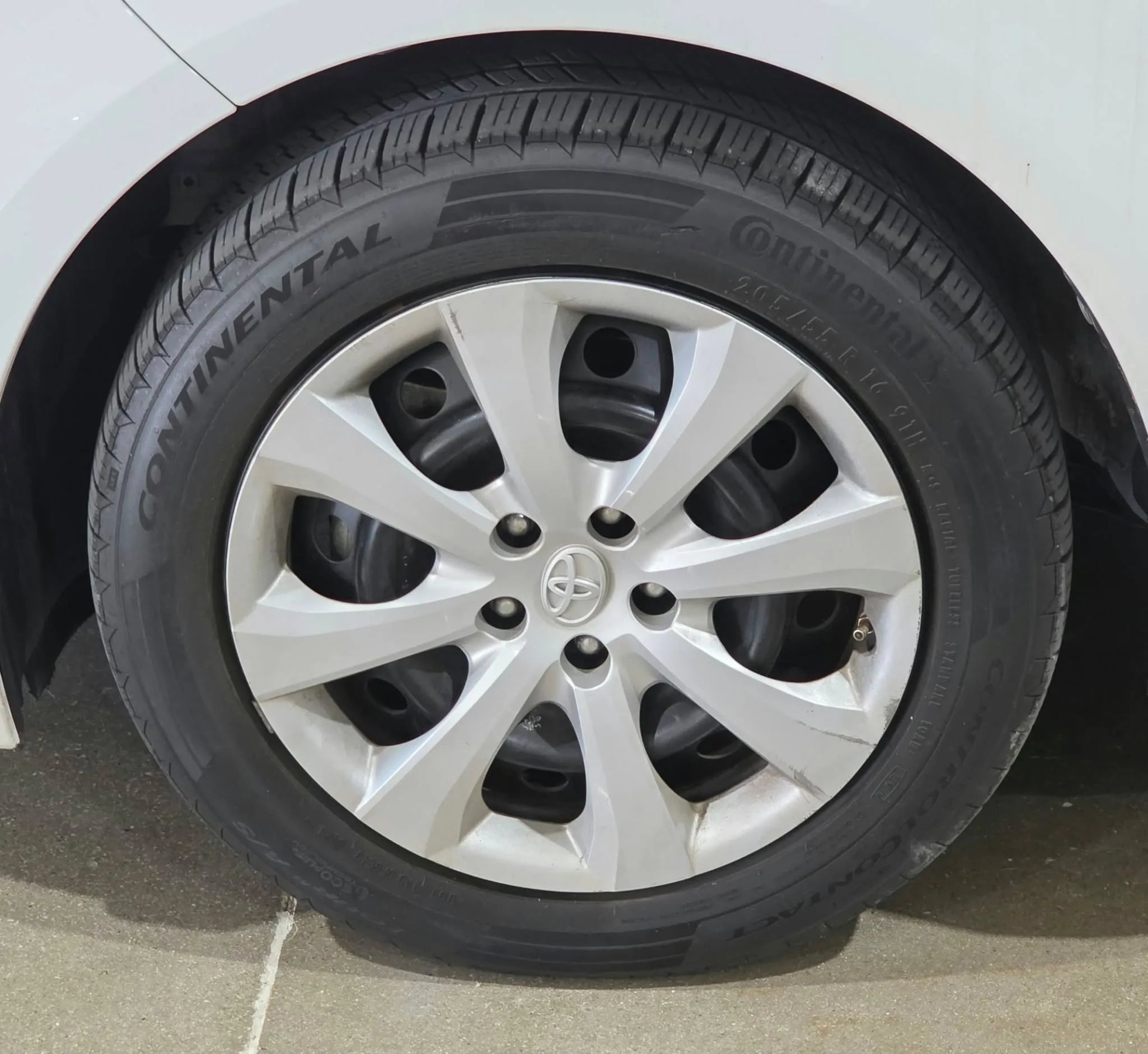 Used 2021 Toyota Corolla LE w/ Carpet Mat Package (TMS) FWD image 30