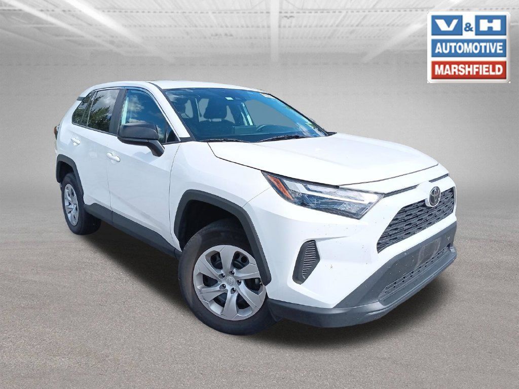 Used 2025 Toyota RAV4 LE AWD/4WD image 7