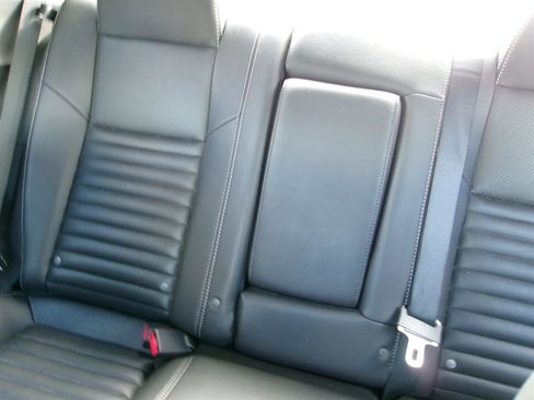 Used 2010 Dodge Challenger SE image 29