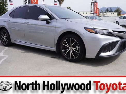 Certified 2024 Toyota Camry SE image 1