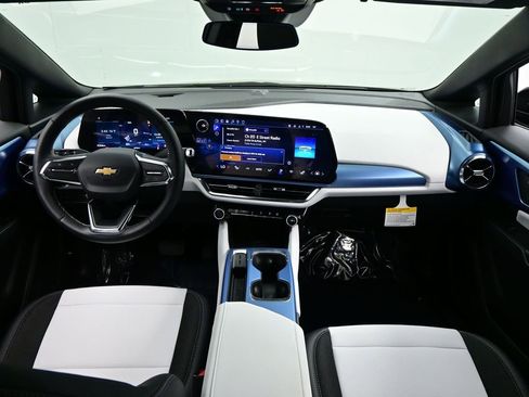 Used 2026 Chevrolet Equinox EV LT FWD image 19