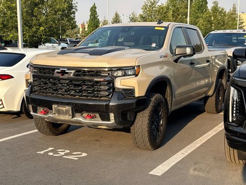 Used 2023 Chevrolet Silverado 1500 ZR2 AWD/4WD image 2