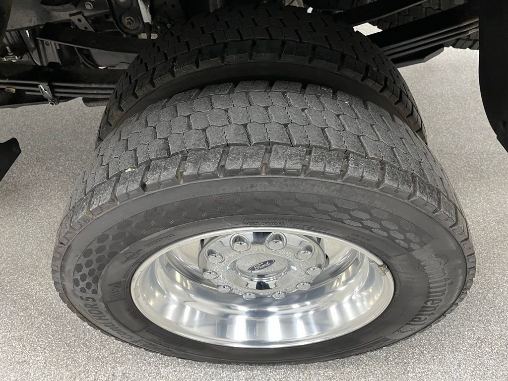 Used 2025 Ford F450 Platinum w/ FX4 Off-Road Package AWD/4WD image 16
