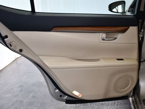 Used 2013 Lexus ES 300h image 25