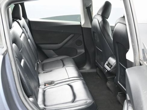 Used 2022 Tesla Model Y Long Range image 39