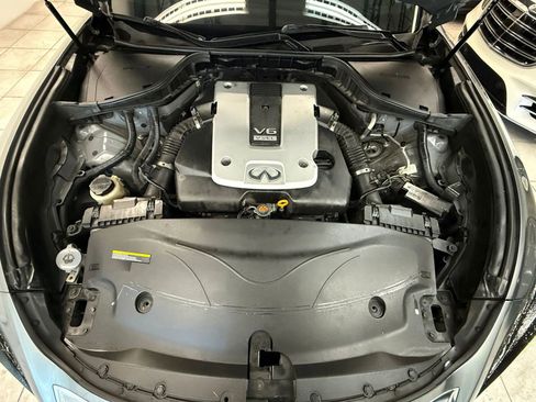 Used 2018 INFINITI Q70 Luxe image 35