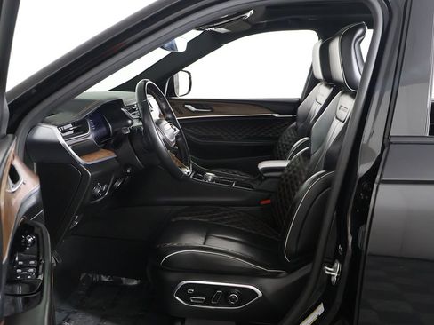 Used 2023 Jeep Grand Cherokee Summit w/ Luxury Tech Group V AWD/4WD image 29